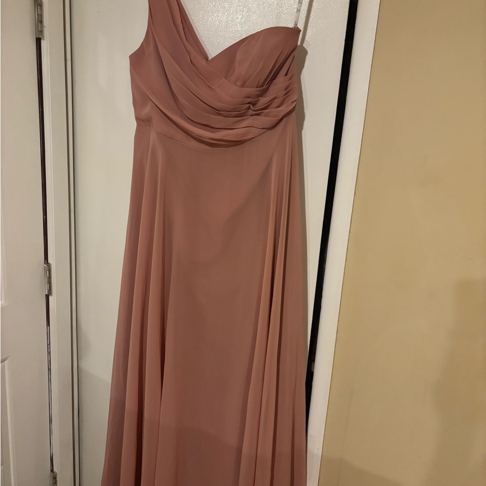 Elegant One-Shoulder Dress with Flattering Fit in Desert Coral